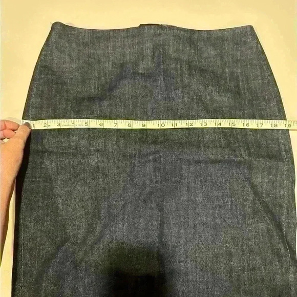 J Crew Denim Skirt With Back Zipper Size 6 - Picture 5 of 6